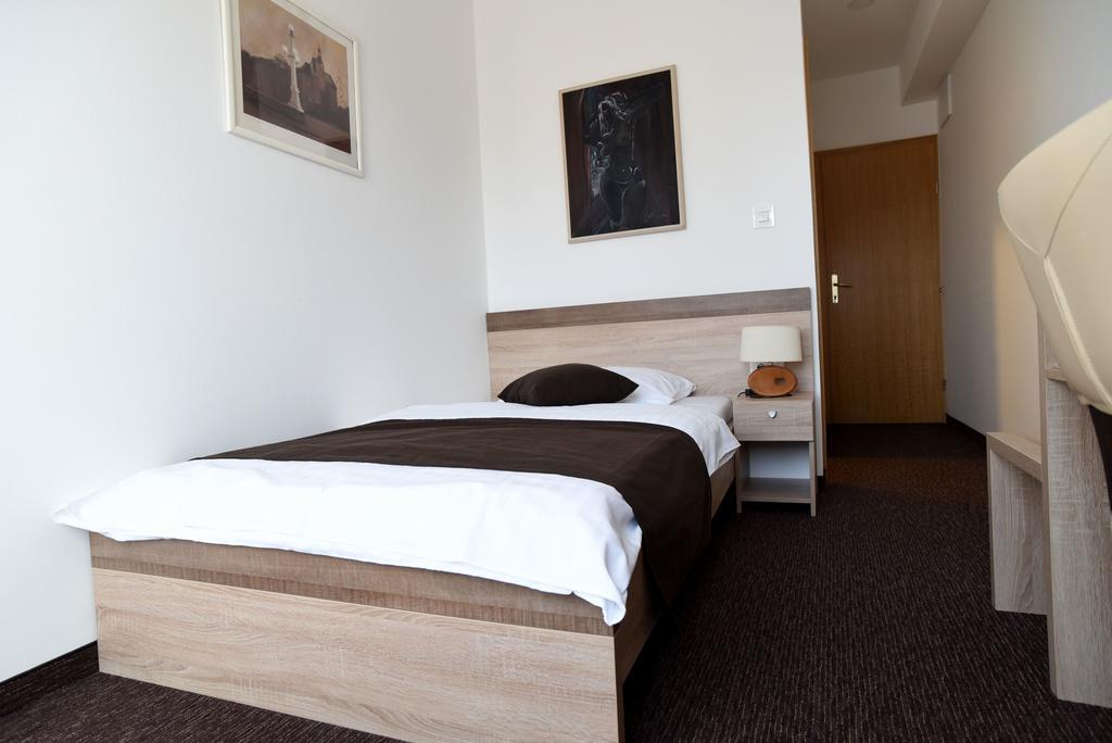 HOTEL ROOMS BARBA NIKO NEAR ZAGREB AIRPORT VELIKA GORICA 3